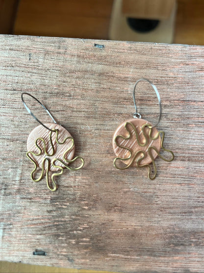 Squiggle copper disc dangle earrings, handmade polymer clay — Hammer & Thread
