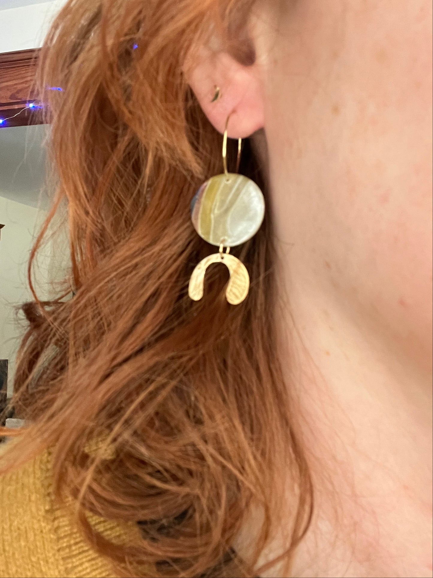 Earthy agate circle dangle earrings, handmade polymer clay — Hammer & Thread