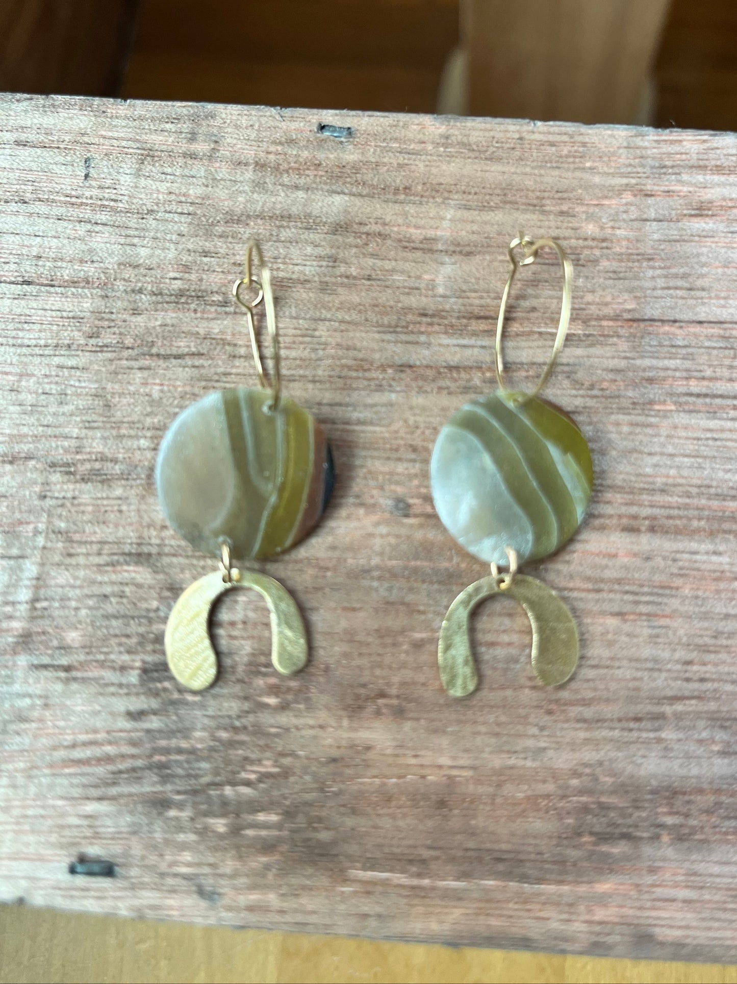 Earthy agate circle dangle earrings, handmade polymer clay — Hammer & Thread