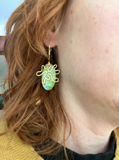 Bright green marble oval brass squiggle dangle hoop earrings, handmade polymer clay — Hammer & Thread