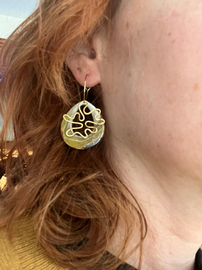 Earthy agate circle dangle earrings, handmade polymer clay — Hammer & Thread