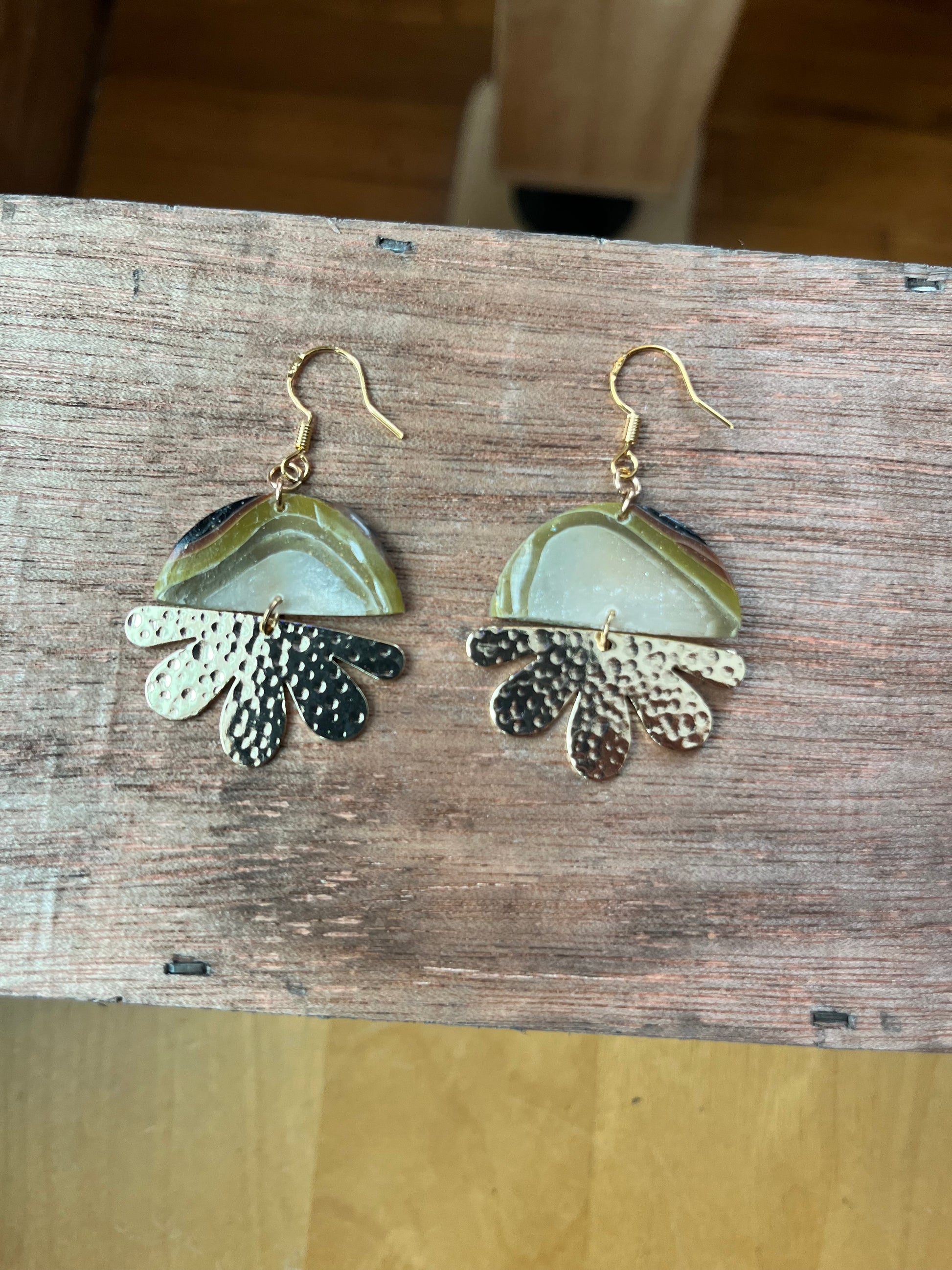Earthy agate semi circle flower dangle earrings, handmade polymer clay — Hammer & Thread