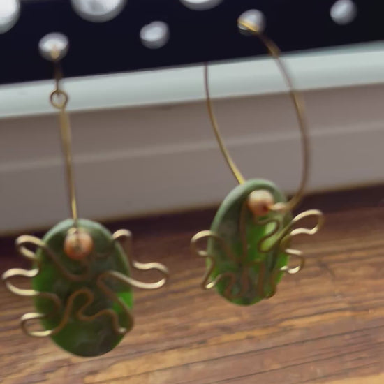 Bright green marble oval brass squiggle dangle hoop earrings, handmade polymer clay — Hammer & Thread