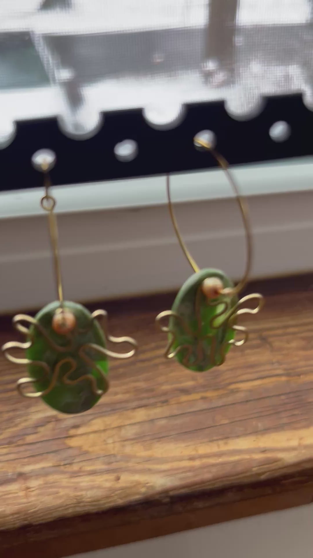Bright green marble oval brass squiggle dangle hoop earrings, handmade polymer clay — Hammer & Thread