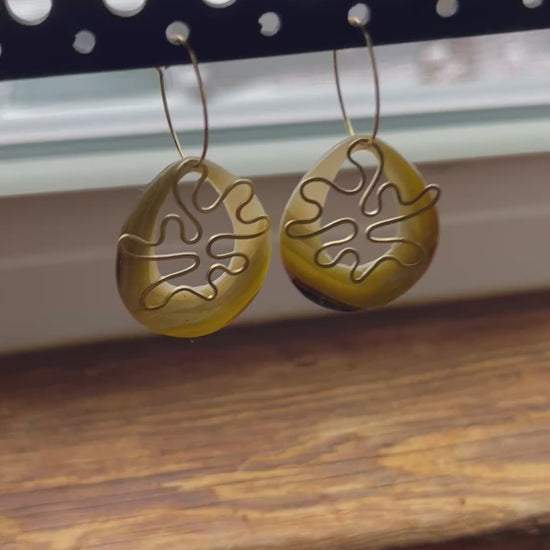 Earthy agate circle dangle earrings, handmade polymer clay — Hammer & Thread
