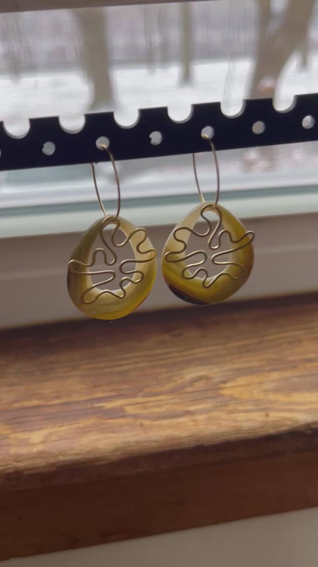 Earthy agate circle dangle earrings, handmade polymer clay — Hammer & Thread